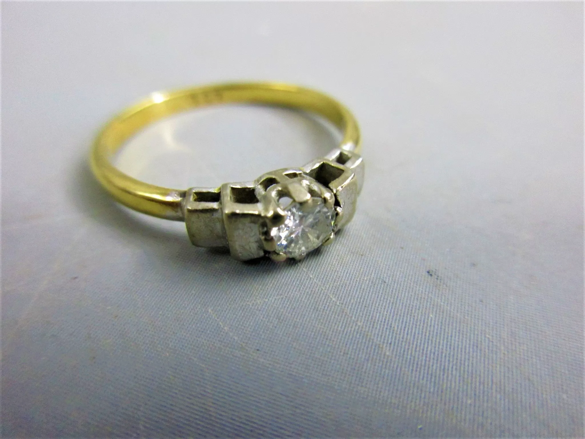 18k Gold & Silver Stepped Shoulder Diamond Solitaire Ring Antique Art Deco c1930