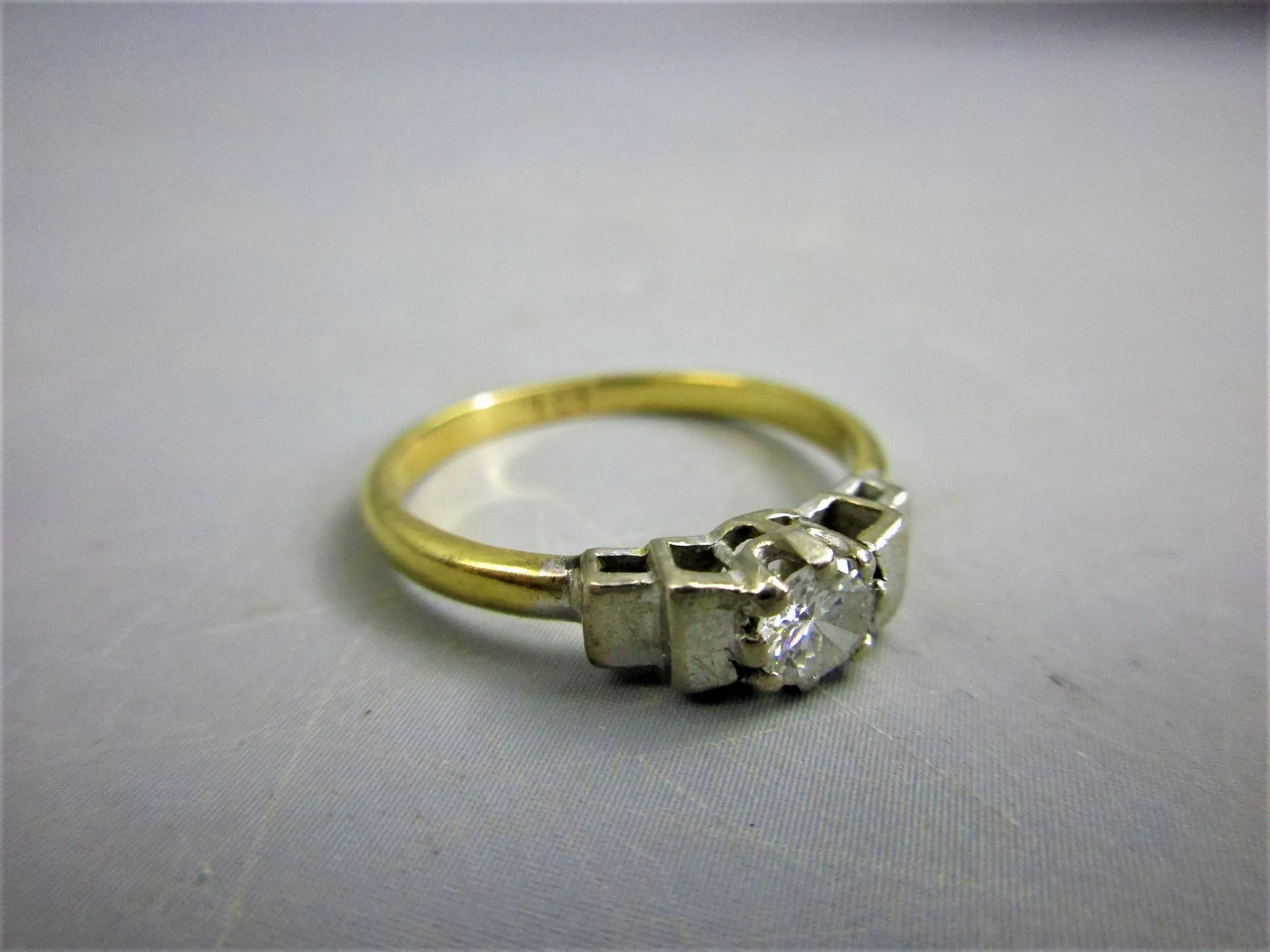 18k Gold & Silver Stepped Shoulder Diamond Solitaire Ring Antique Art Deco c1930