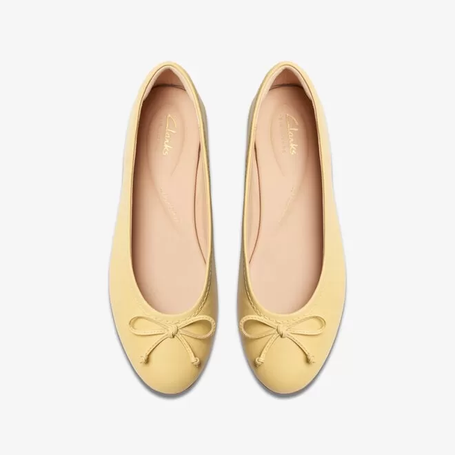 Clarks Fawna Lily Yellow Pumps