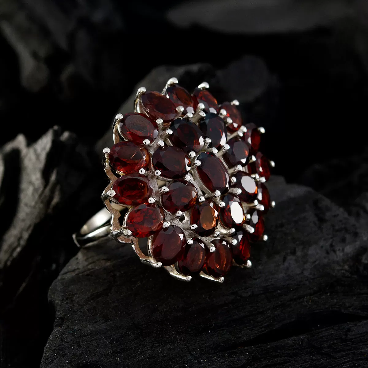 Fine-Looking Stone Garnet Sterling Silver Ring Clean Silver Jewelry