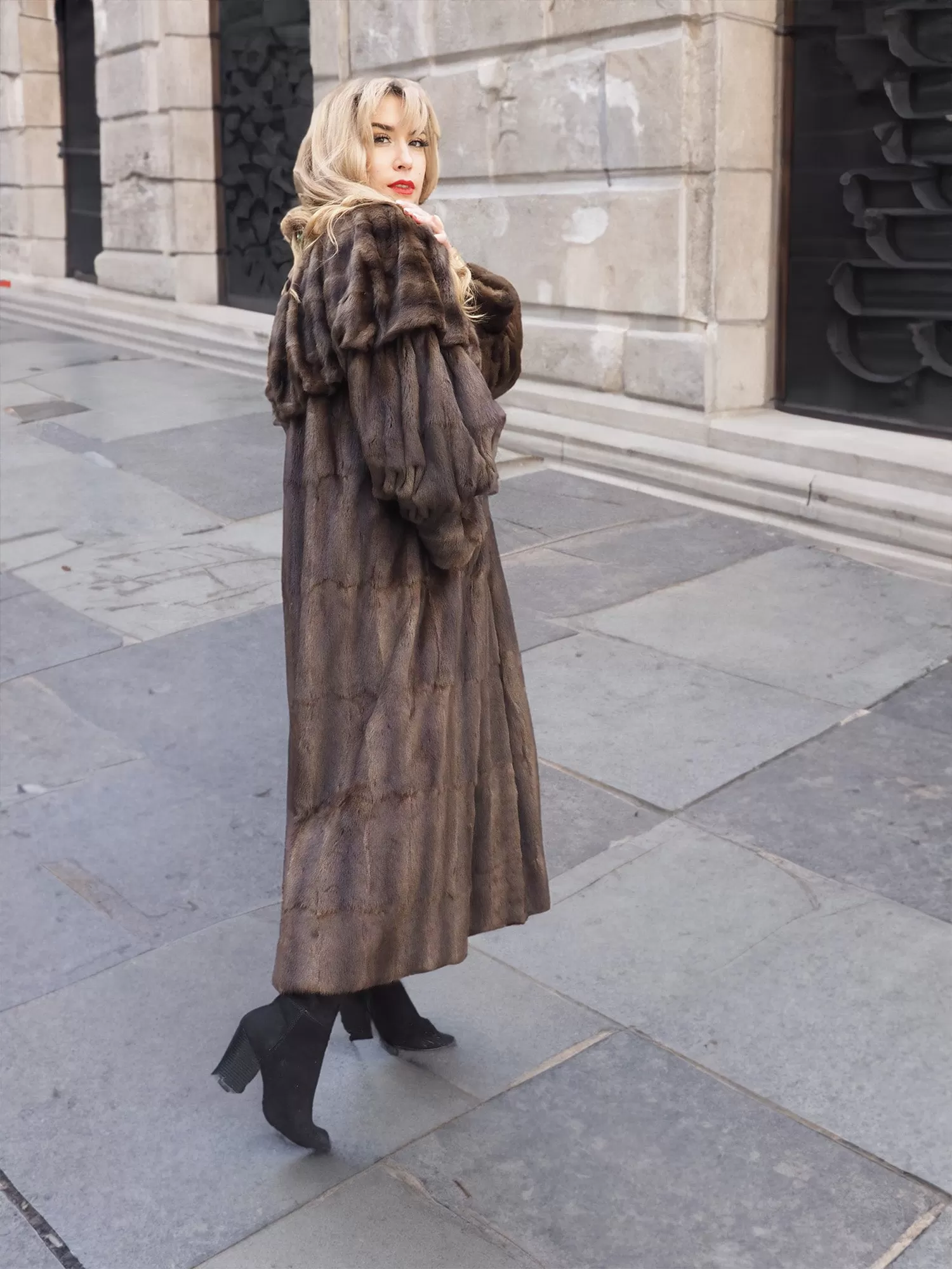 Luxurious Designer Russian Squirrel Fur Coat Coats By Giuliana Teso M/L 50" Long