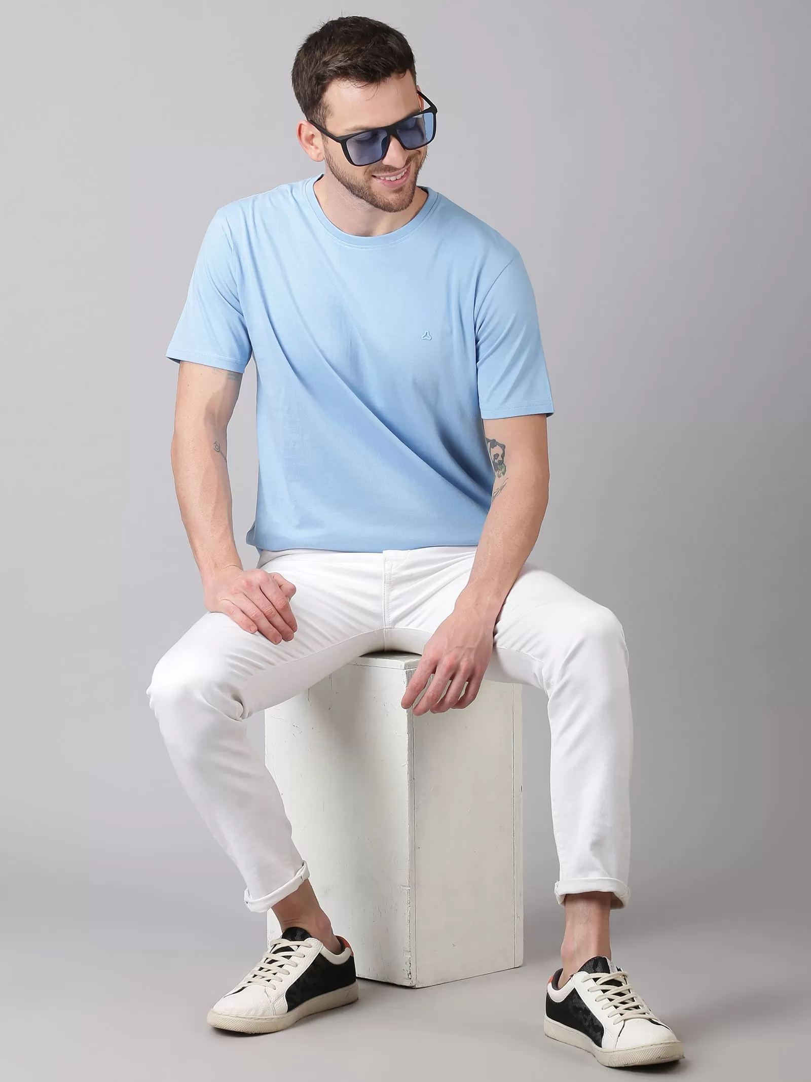 MEN'S BLUE SOLID SLIM FIT T.SHIRT