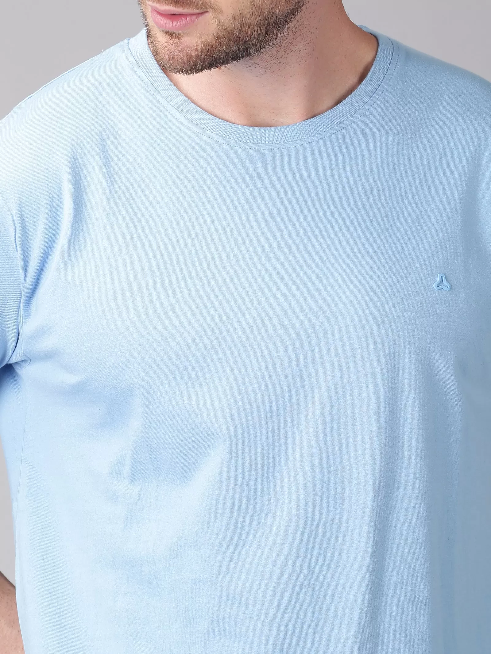 MEN'S BLUE SOLID SLIM FIT T.SHIRT