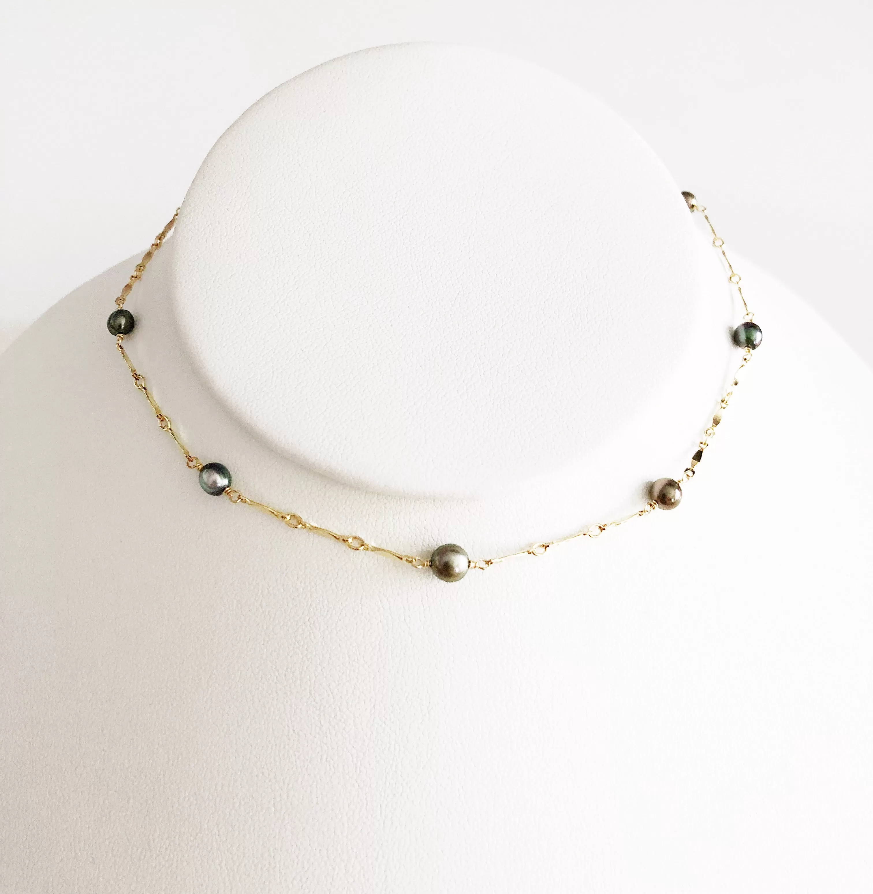 Necklace NORI - Keshi tahitian pearls (N282)