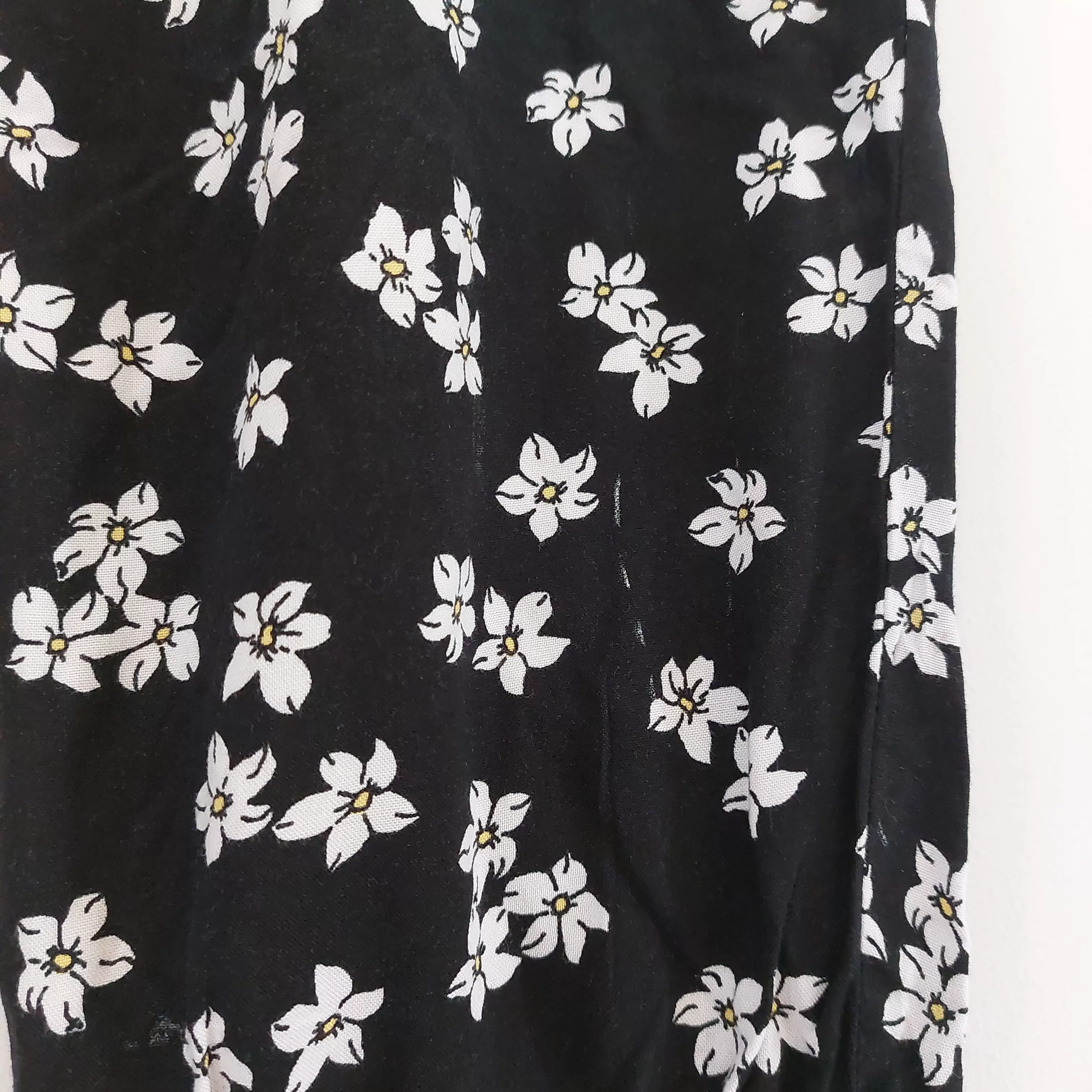 New Look Black and White Floral Printed Pants | Gently Used |