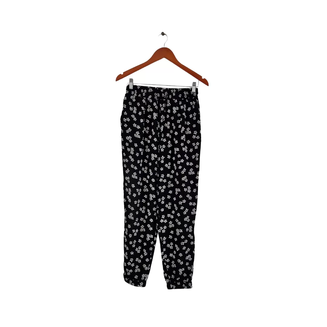 New Look Black and White Floral Printed Pants | Gently Used |