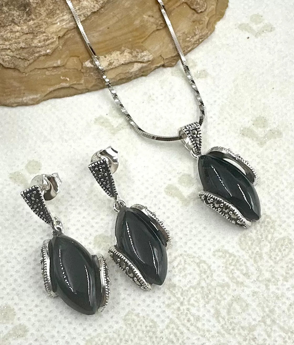 The Silver Marcasite Pendant Set (Black)