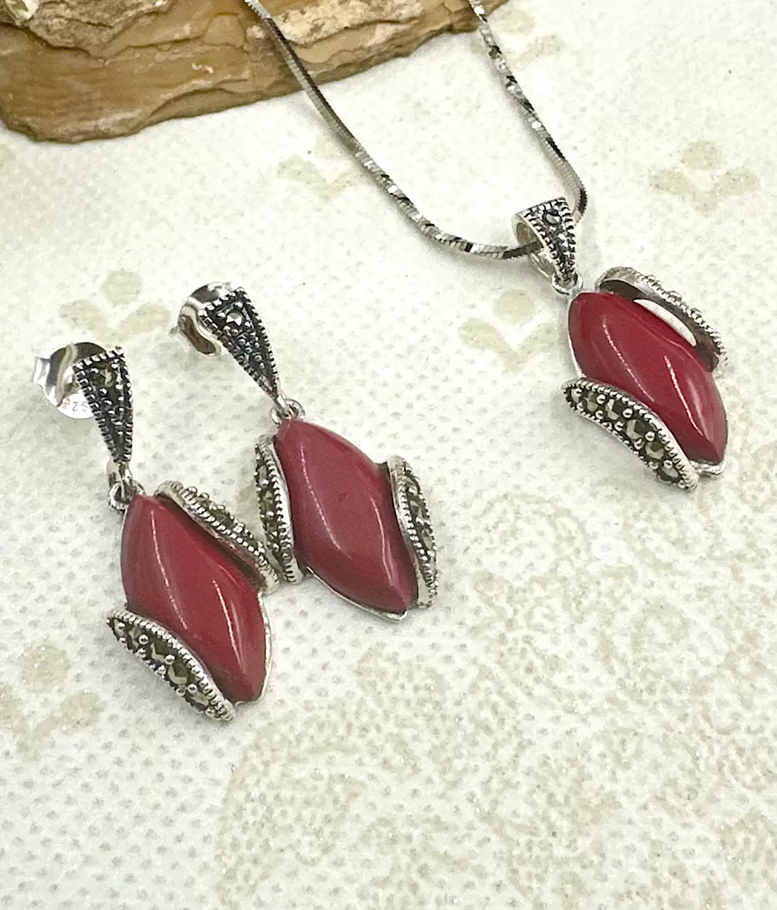 The Silver Marcasite Pendant Set (Red)