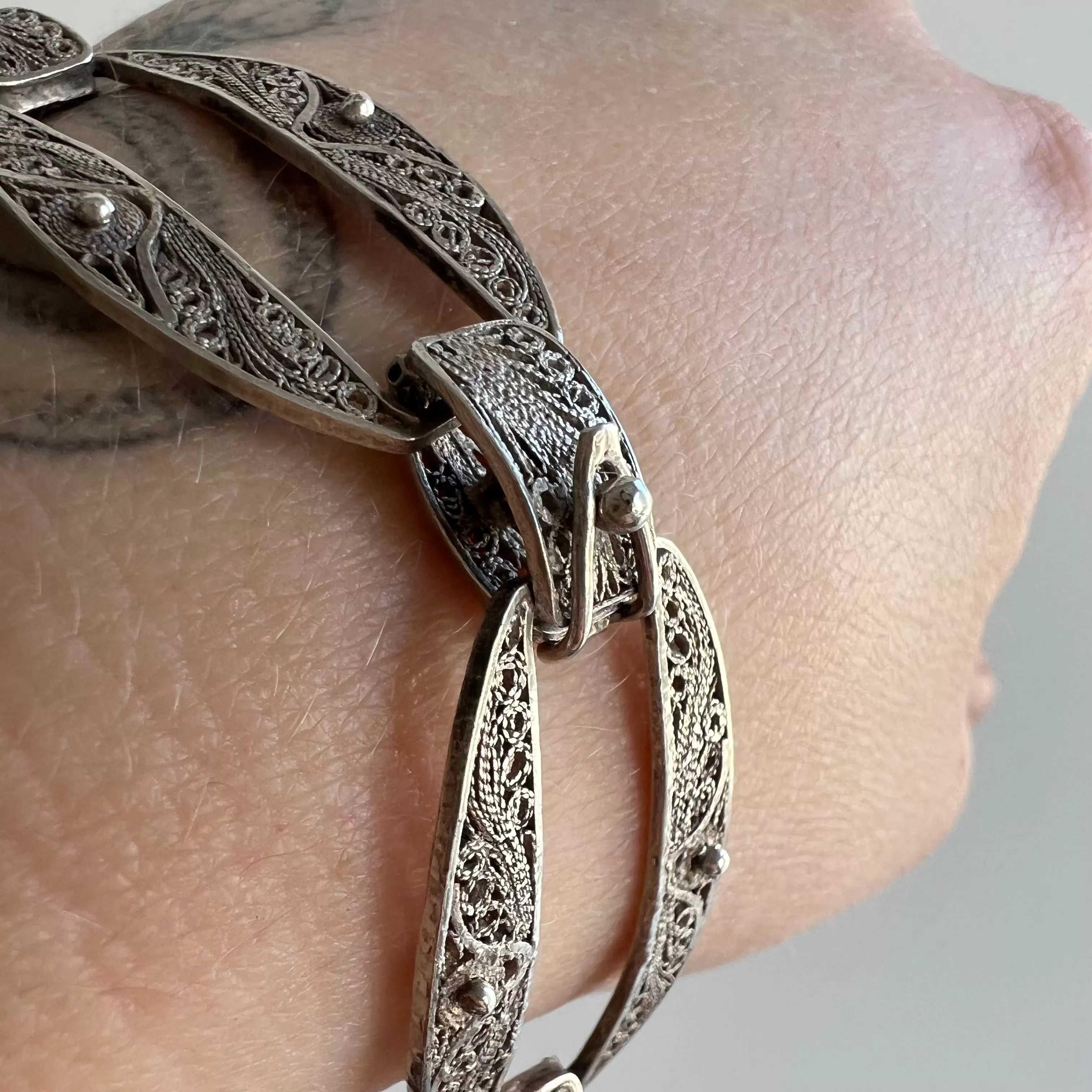 V I N T A G E // linked lace / unmarked, spun sterling silver filagree bracelet / 8 long and 16mm wide links